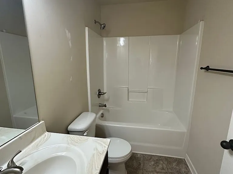 549 W Holloway Dr — Photo 25