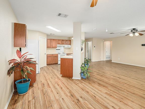 5th image of 229 Phillips St