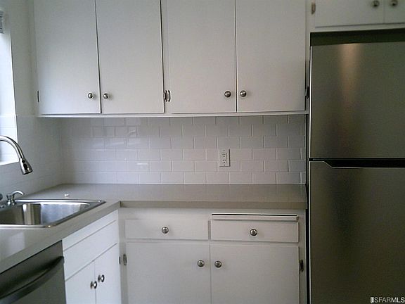 3rd image of 4725 Irving St #1