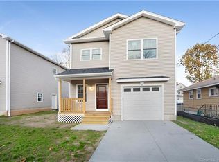 21 Lee St, West Haven, CT 06516