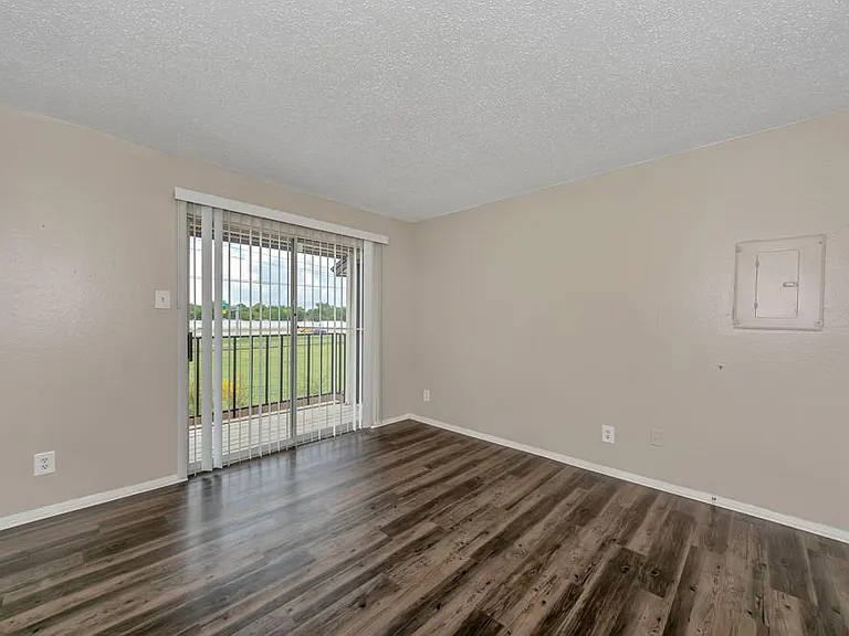 Oak Meadow Apartments — Photo 17