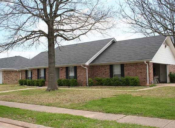 2nd image of 400 Post Oak St
