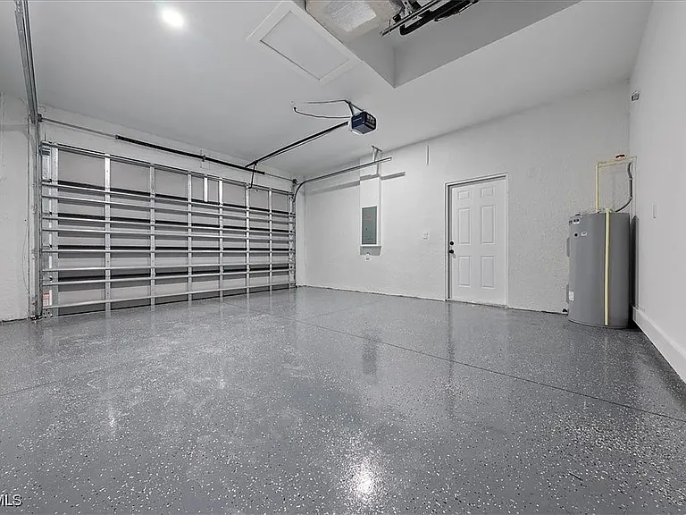 315 Ivan Ave S — Photo 16