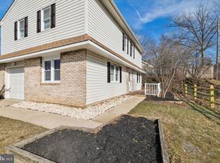 8991 Springview Rd, Philadelphia, PA 19115