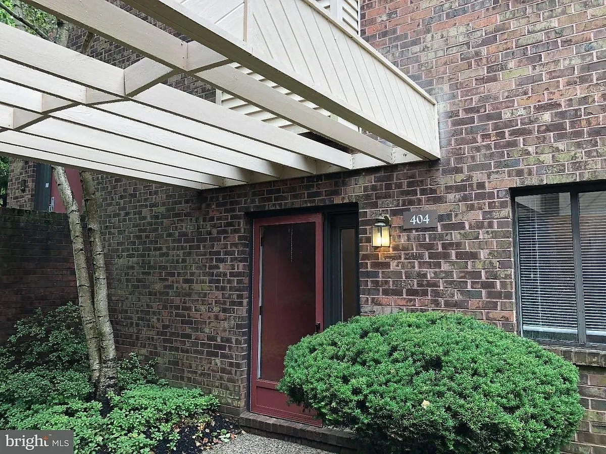Building Photo - 404 Mountainview Dr