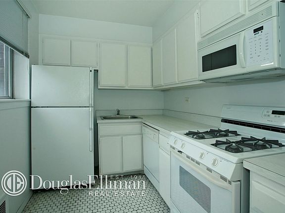 3rd image of 4465 Douglas Ave APT 6M