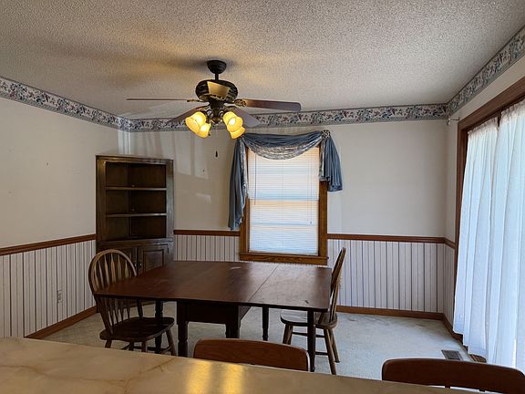 4th image of 804 W Main St