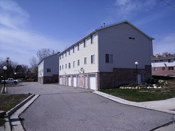 SE corner of townhome