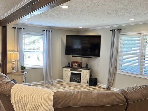 5th image of 230 Palisades Cir