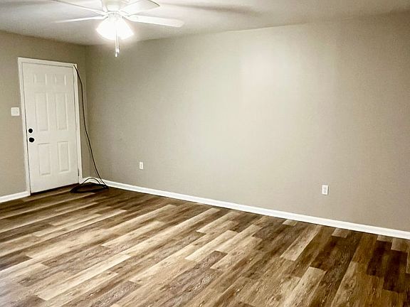 4th image of 2524 Semken Ave APT D