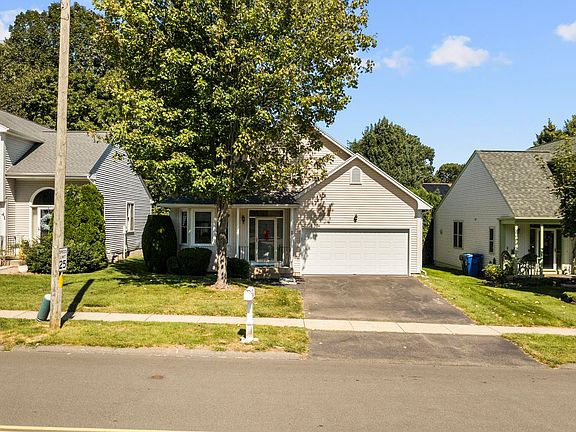 3rd image of 43 Pepper Bush Ln
