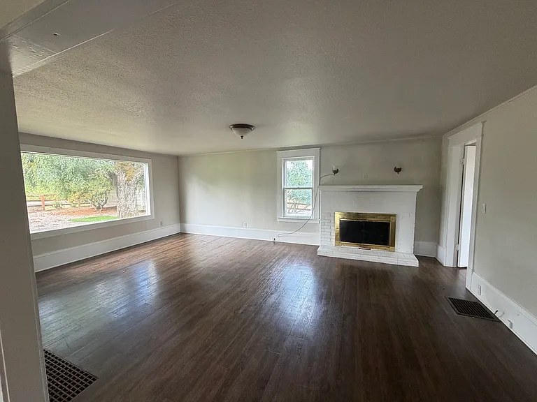 13985 S Leland Rd — Photo 10