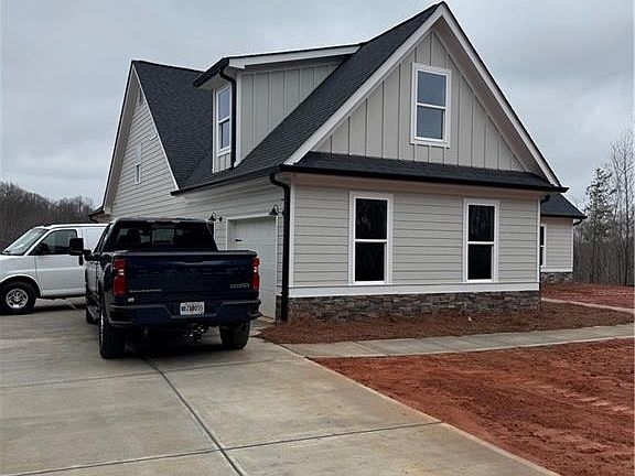 5th image of 647 Fairview Rd