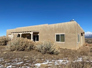 51 Las Tusas Rd, Ranchos De Taos, NM 87557