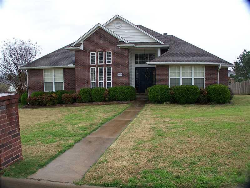 1st image of 2214 Parkridge Dr