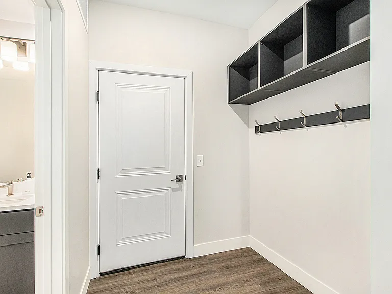 SummitTownhomes_3Bedrooms_CoatNook