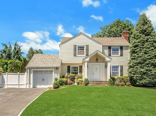 4 Longview Dr, Eastchester, NY 10709