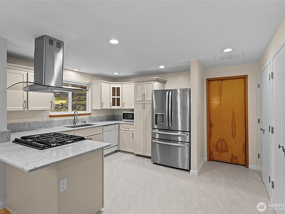 5th image of 6712 53rd Street W