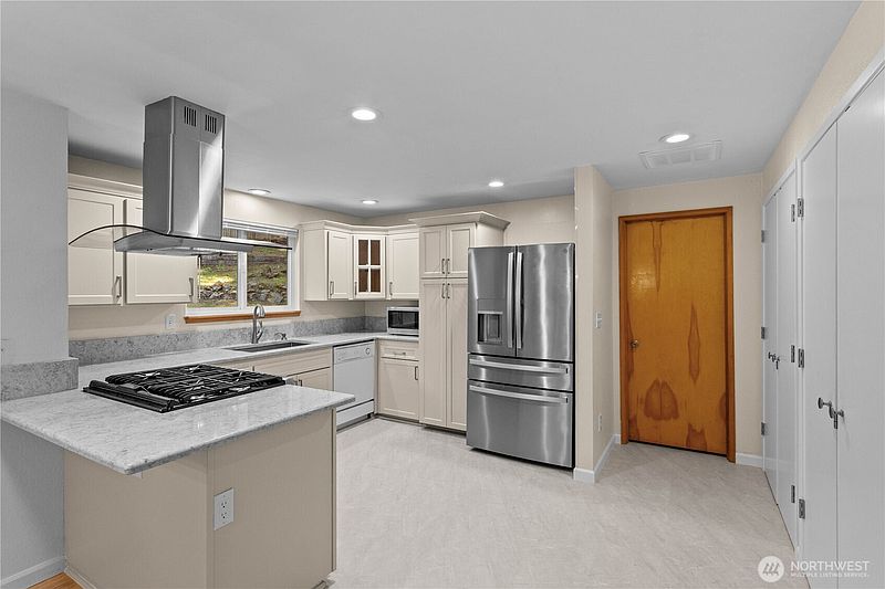 5th image of 6712 53rd Street W