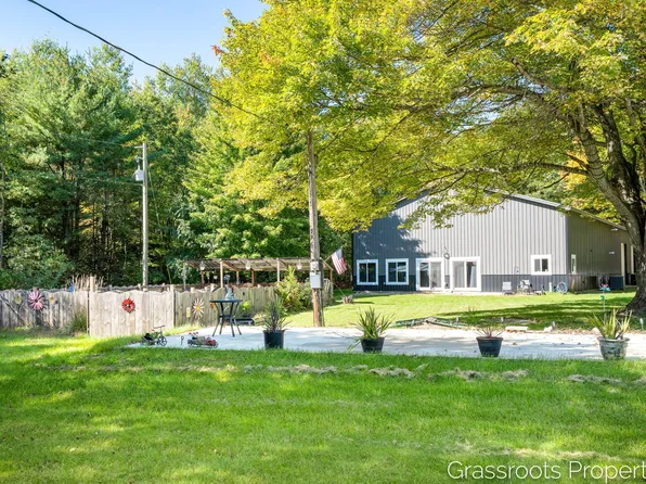 13855 Lincoln Lake Ave NE, Gowen, MI 49326