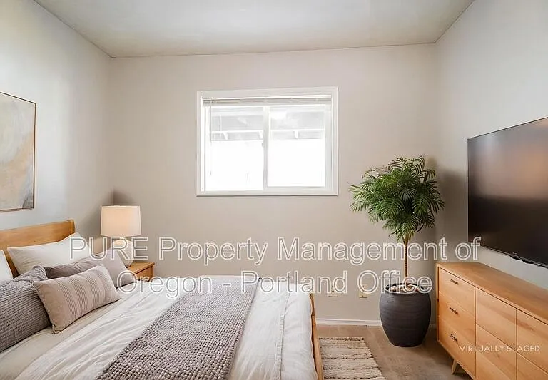 1049 SE Walnut St #11 — Photo 3
