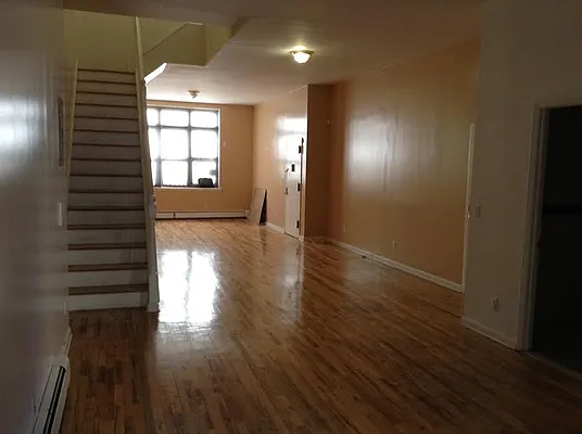 Rented by Premier Metro Realty Corp | media 6