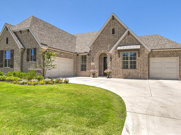 3rd image of 721 Rosewood Pl