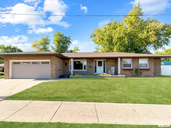 1621 Valle Vista Blvd, Pekin, IL 61554