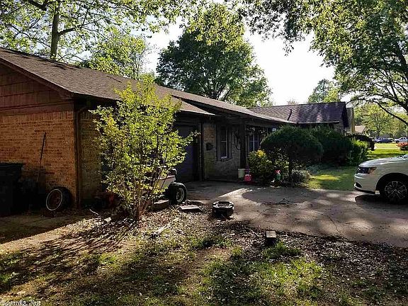 2nd image of 301 Simon St