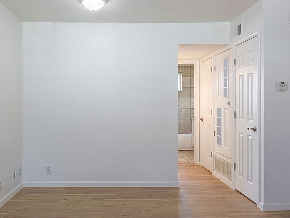 4th image of 4644-4648 Cuming St #4644-06
