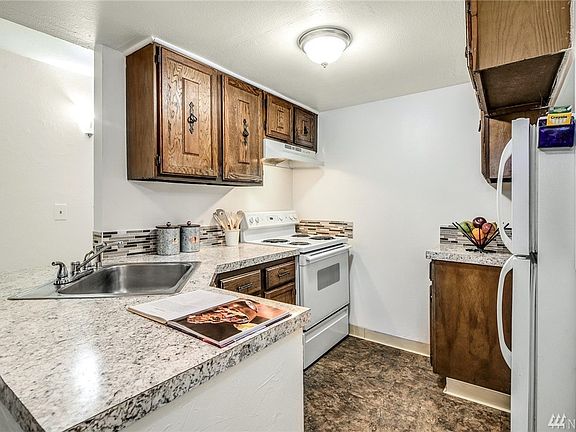 Cozy kitchen with plenty of counterspace