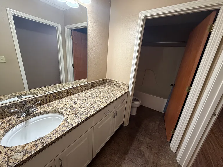 1404 Caldwell St #2 — Photo 10