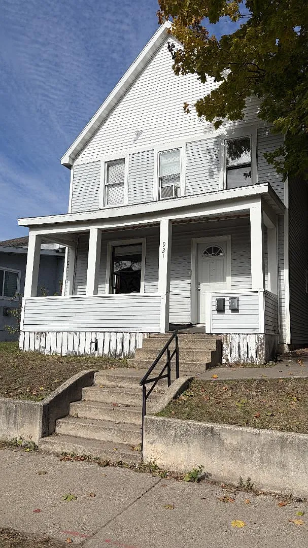 921 Vine Street — Photo 1