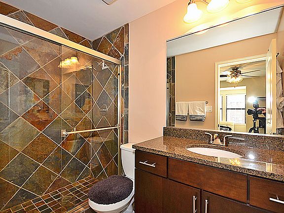3rd image of 516 W 10th St