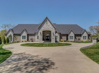 3219 E Sommerset Rd, Springfield, MO 65804