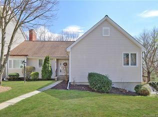 215 Fox Run #215, Shelton, CT 06484