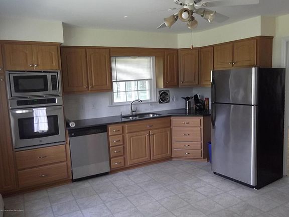 3rd image of 44 Mitchell Dr