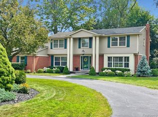 350 Reddingwood Dr, Rochester, MI 48306