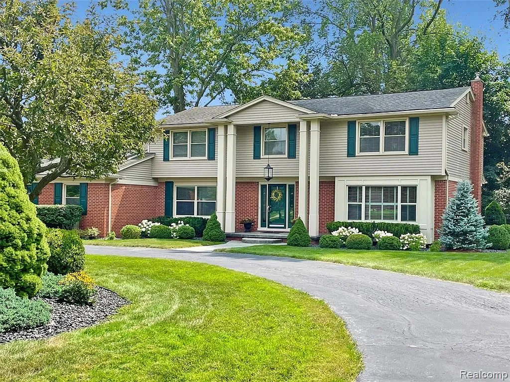 350 Reddingwood Dr photo 1