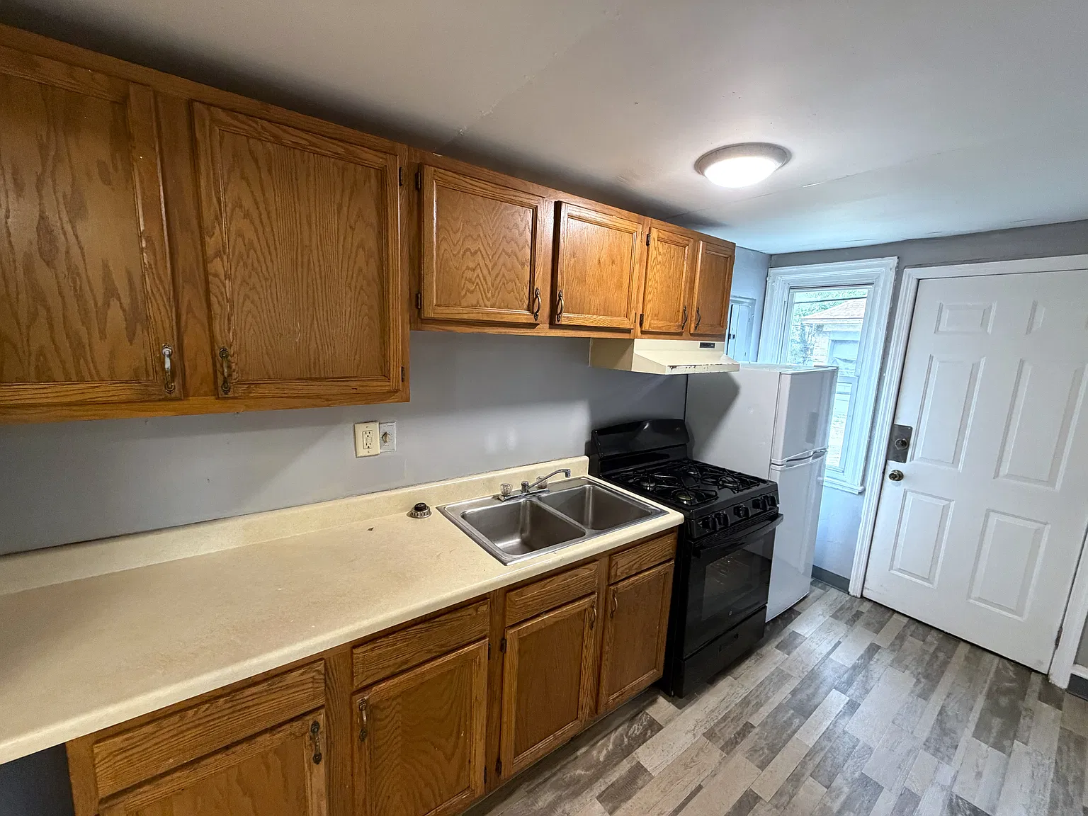 306 Wyoming Ave — Photo 3
