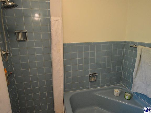 5th image of 415 Lakeshore Dr