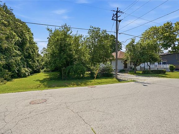 3rd image of 188 Troy St