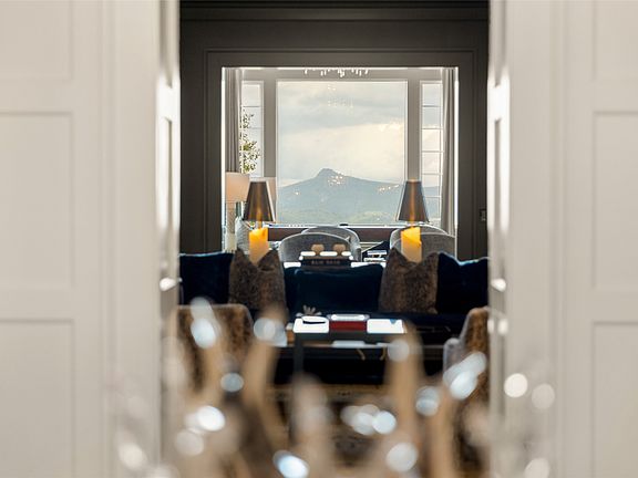 4th image of 1877 Bowery Road