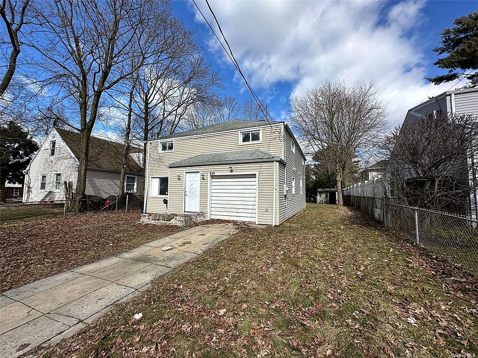 601 Dartmouth St Westbury NY Zillow