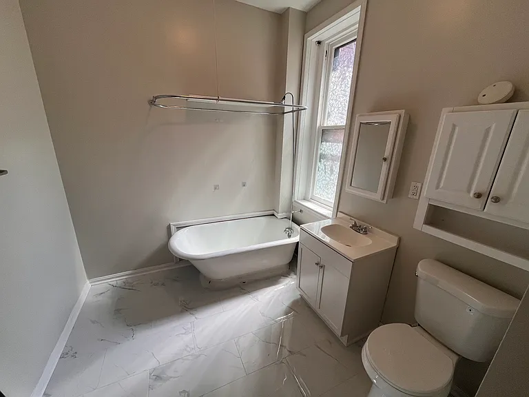 120 E Oak St #1 — Photo 14