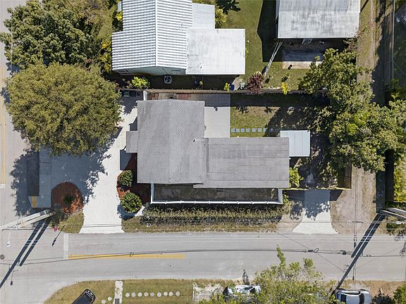 3rd image of 1445 NE 1st Avenue