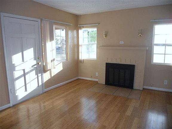 2 LIVING ROOM