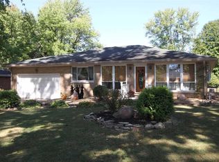 914 Taylor Ave, Godfrey, IL 62035