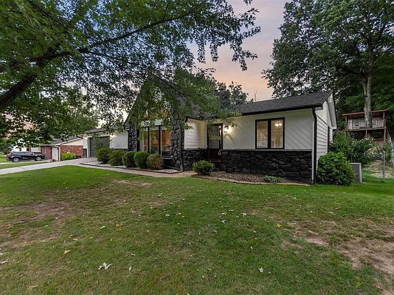 3rd image of 3917 Carolewood Dr