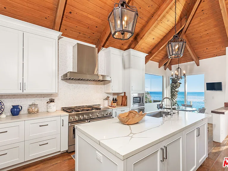 24408 Malibu Rd — Photo 22